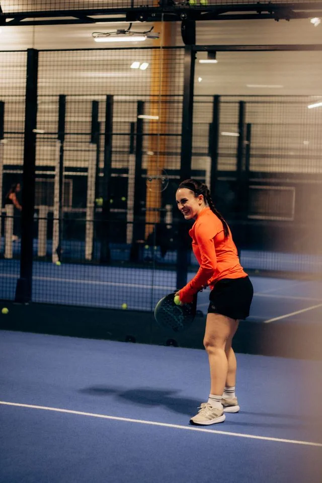 5 Kunci Servis Padel yang Bikin Lawan Kewalahan