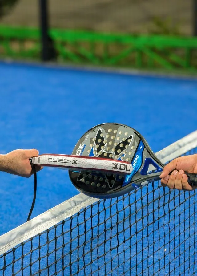 Kapan Harus Ganti Overgrip dan Bola Padel? Ini Tandanya