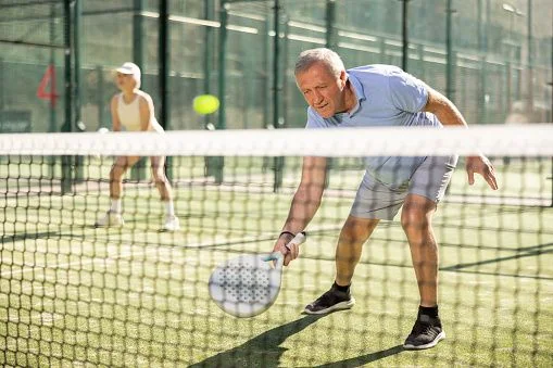 Padel untuk Lansia: Olahraga Ramah Sendi yang Aman