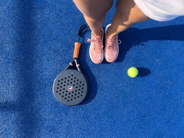 Cara Membersihkan Sepatu Padel Biar Awet