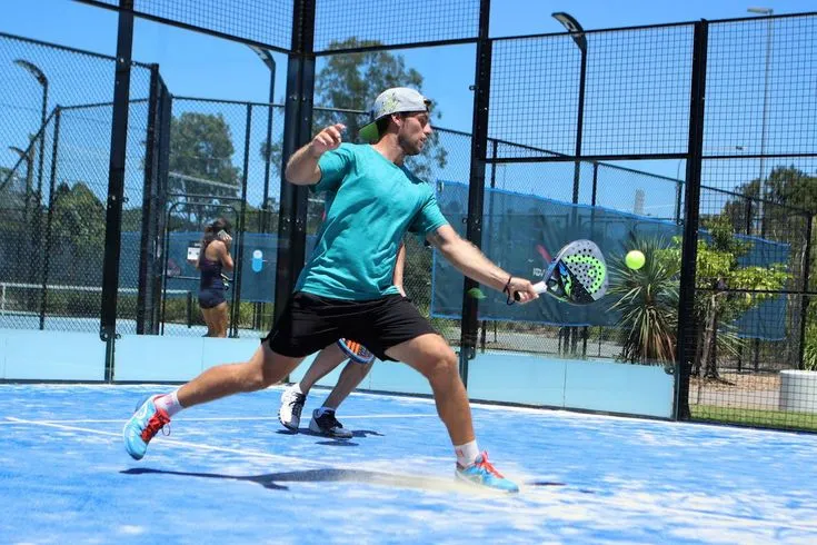 rotasi servis padel