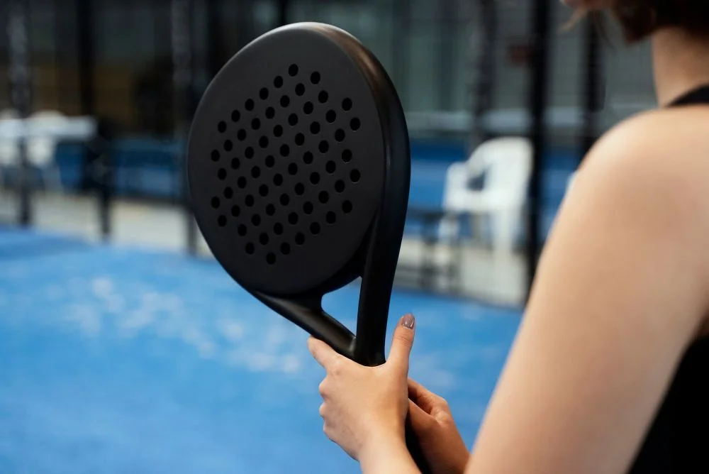 5 Langkah Mudah Pasang Overgrip Padel Sendiri di Rumah